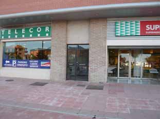 Estepona, Montemayor Supercor supermarkt en ingang zijkant